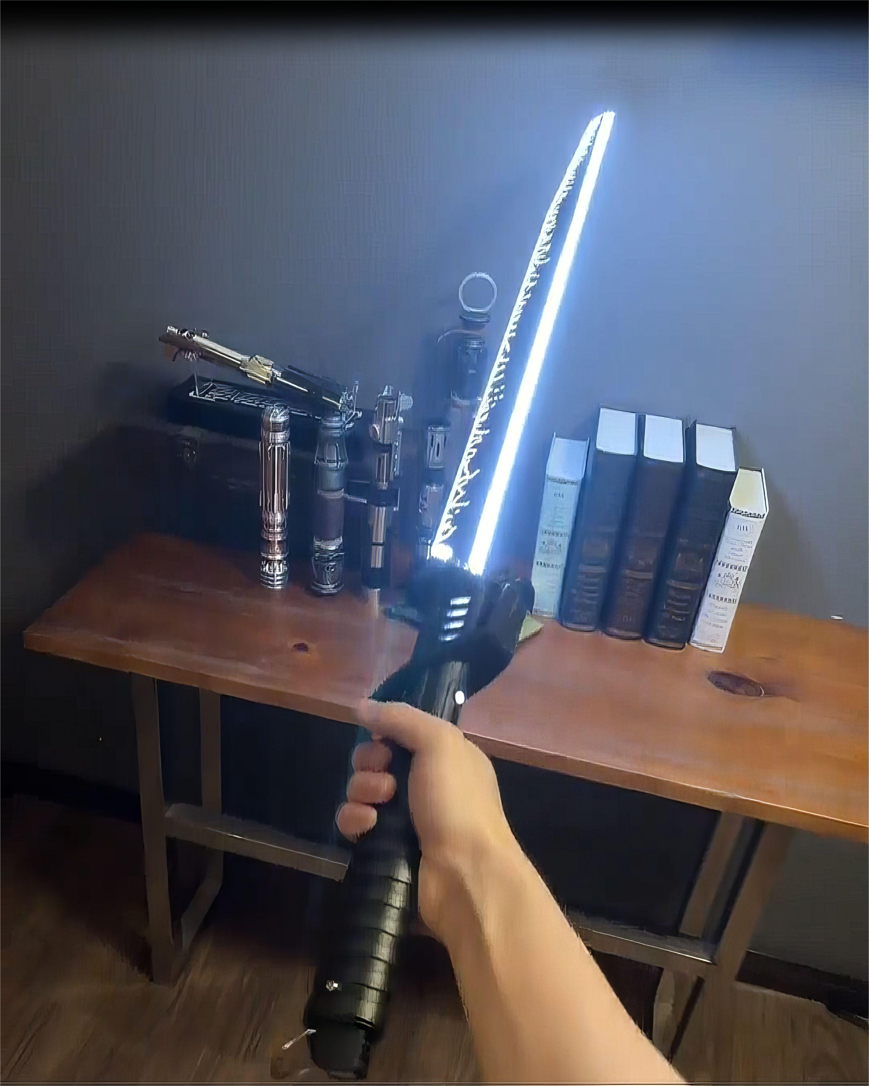 Dark Saber:Light up the legend, the Star Wars lightsaber makes a shocking debut
